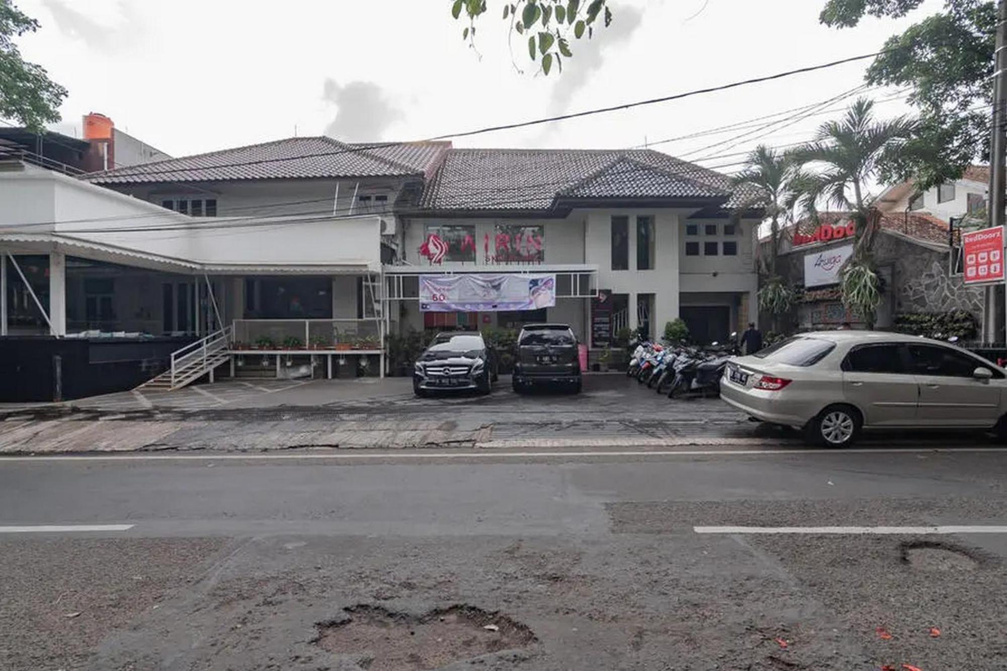 Reddoorz At Arwiga Hotel Near Rs Hasan Sadikin Bandung Eksteriør bilde