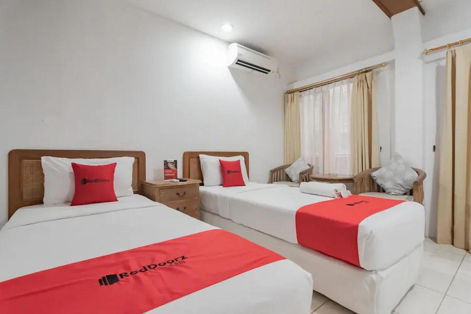 Reddoorz At Arwiga Hotel Near Rs Hasan Sadikin Bandung Eksteriør bilde