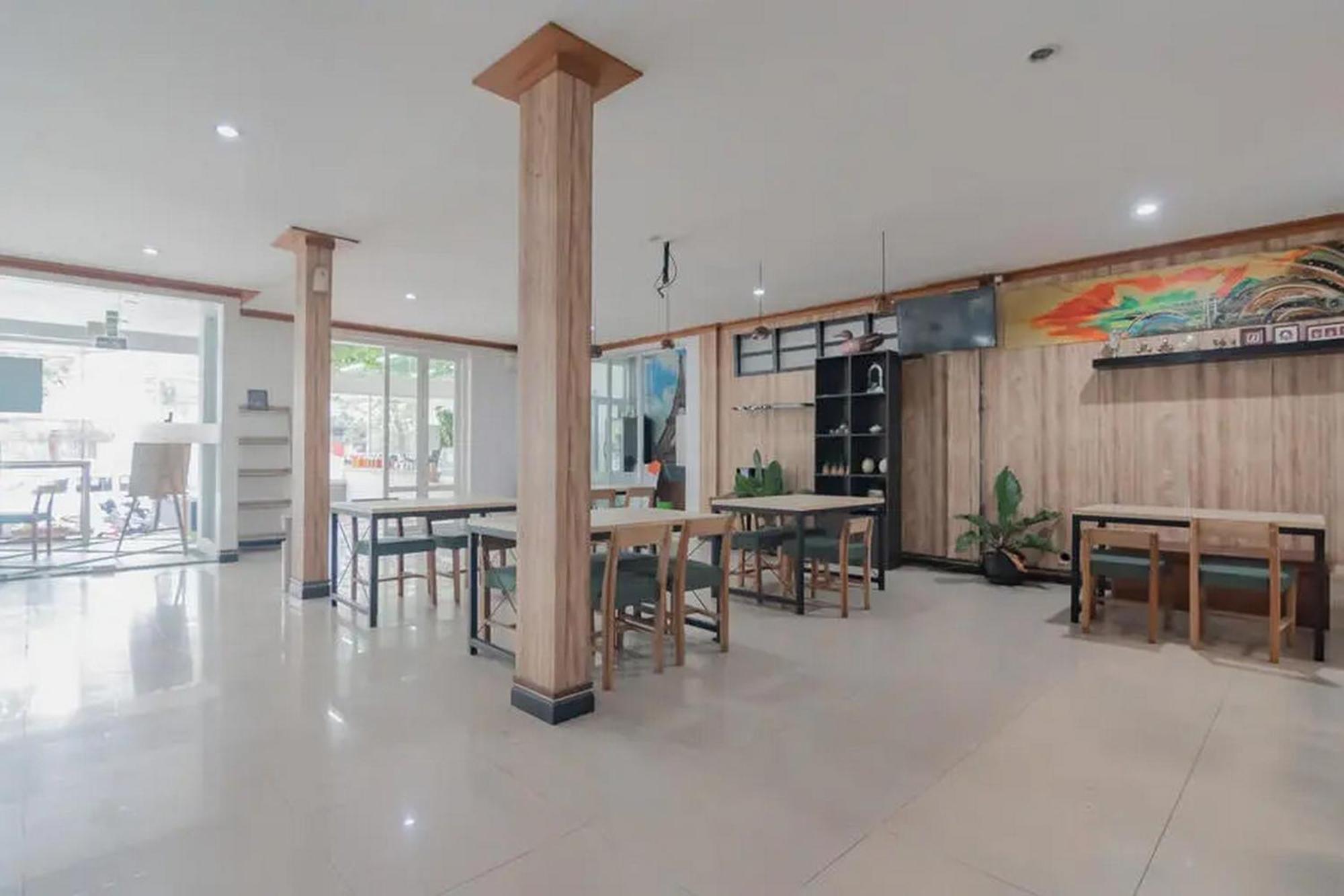 Reddoorz At Arwiga Hotel Near Rs Hasan Sadikin Bandung Eksteriør bilde