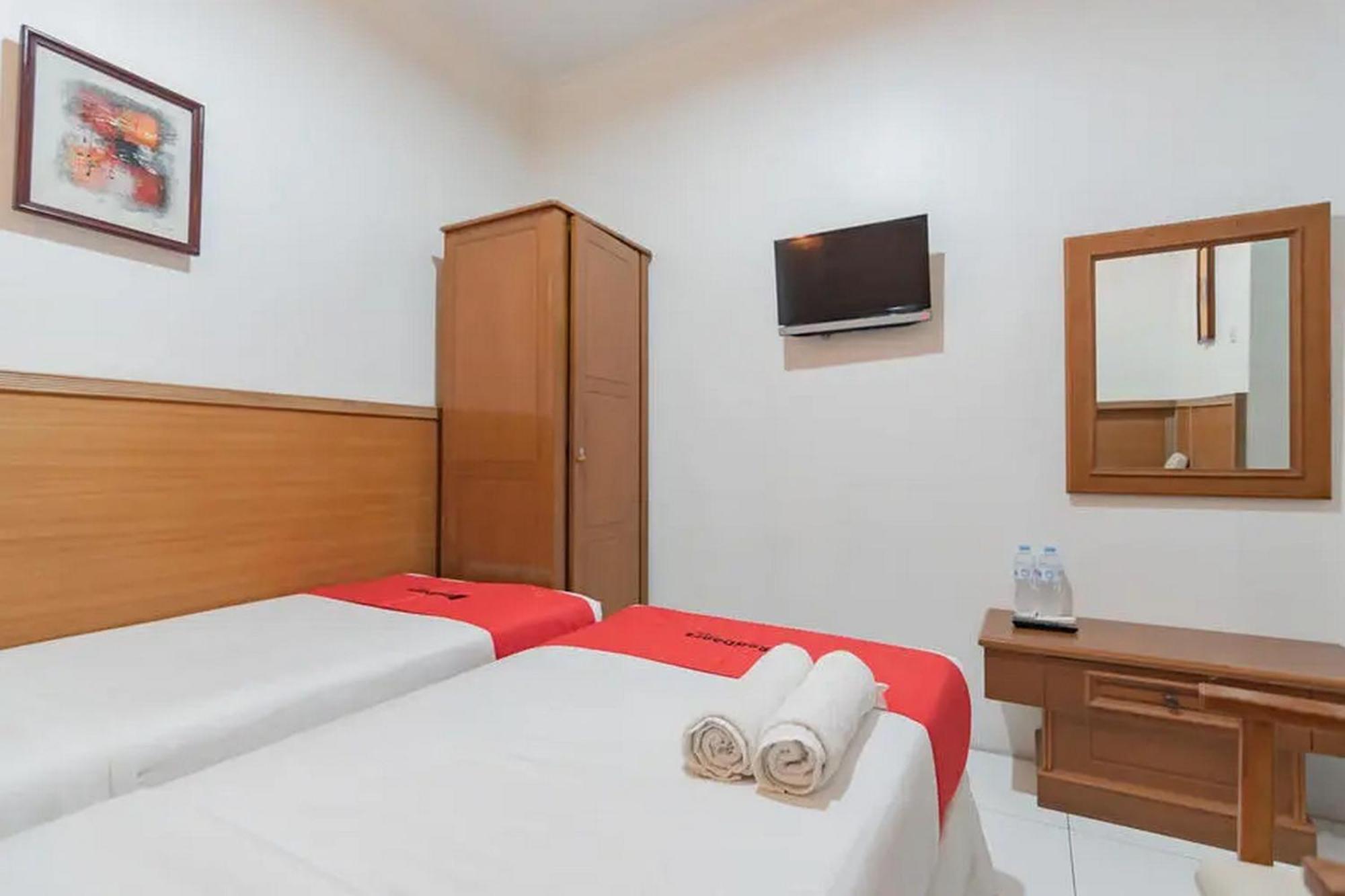 Reddoorz At Arwiga Hotel Near Rs Hasan Sadikin Bandung Eksteriør bilde