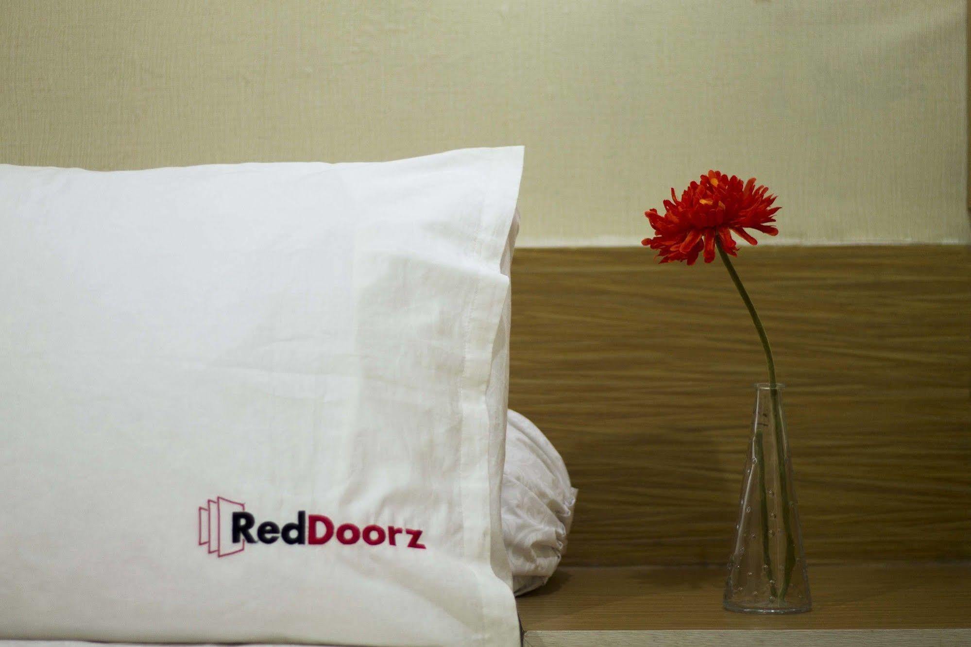 Reddoorz At Arwiga Hotel Near Rs Hasan Sadikin Bandung Eksteriør bilde